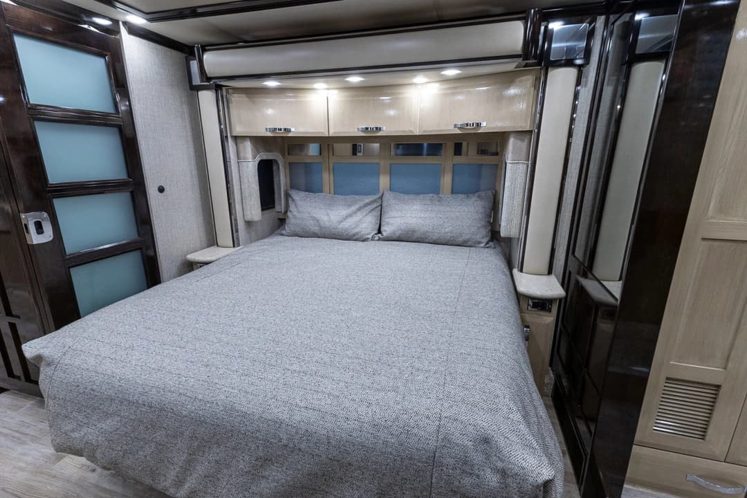 2020 King Aire 4533 Motorcoach - Image 26
