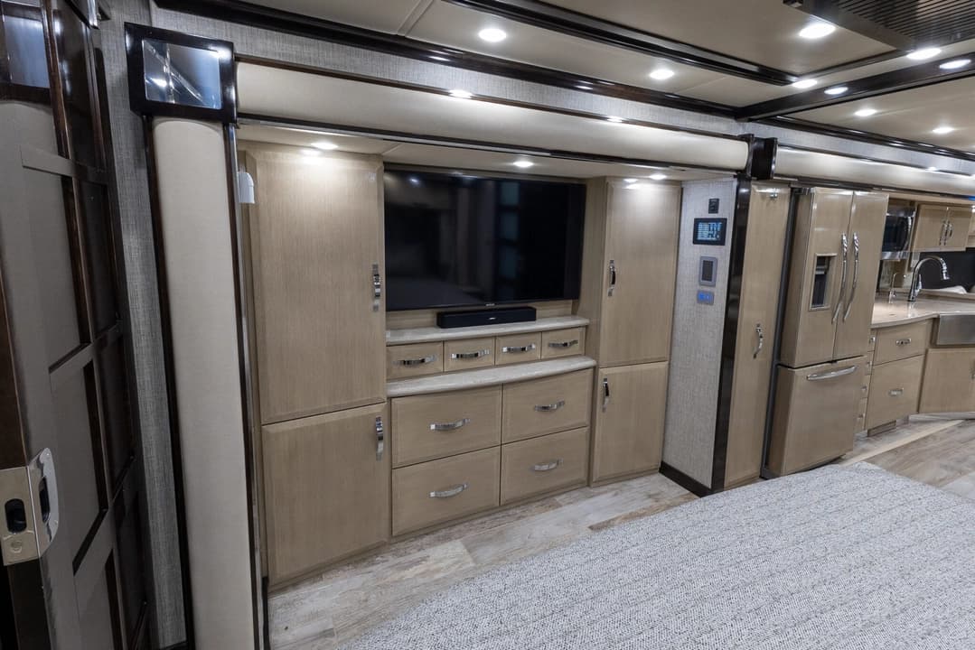 2020 King Aire 4533 Motorcoach - Image 27