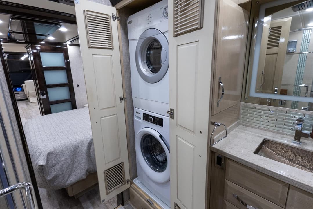 2020 King Aire 4533 Motorcoach - Image 31