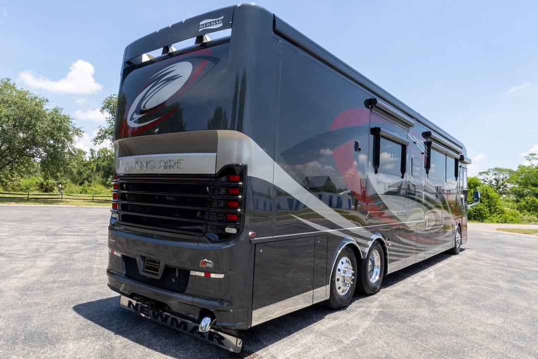 2020 King Aire 4533 Motorcoach - Image 5