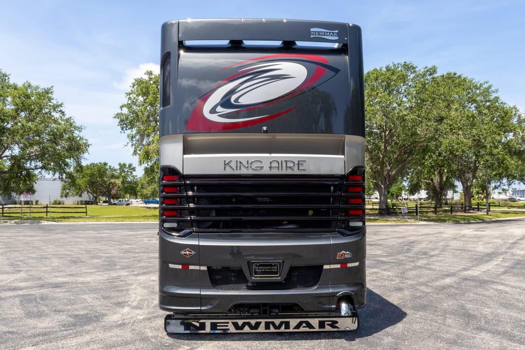 2020 King Aire 4533 Motorcoach - Image 6