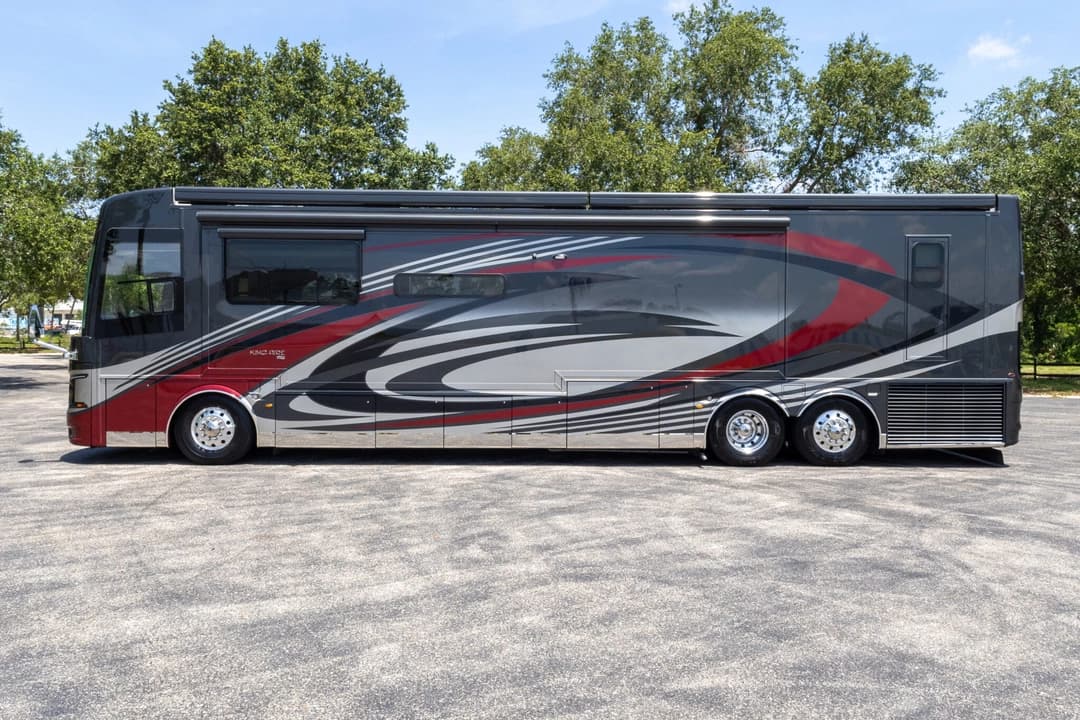 2020 King Aire 4533 Motorcoach - Image 9
