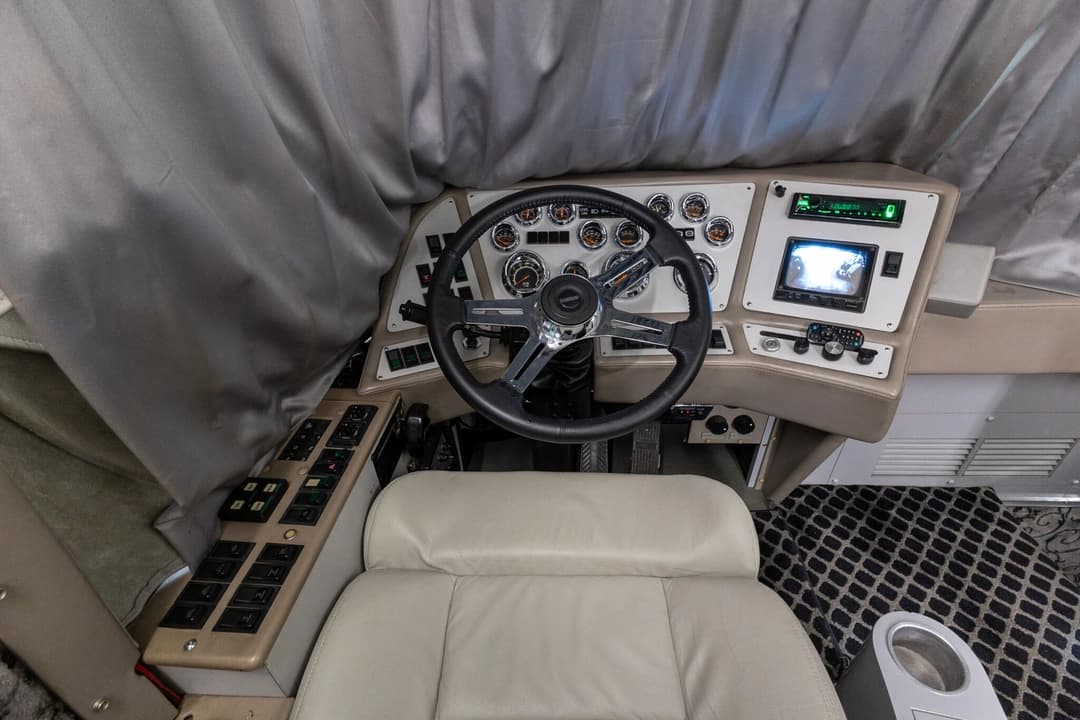 1988 Prevost Liberty 40XL Motorcoach - Image 13