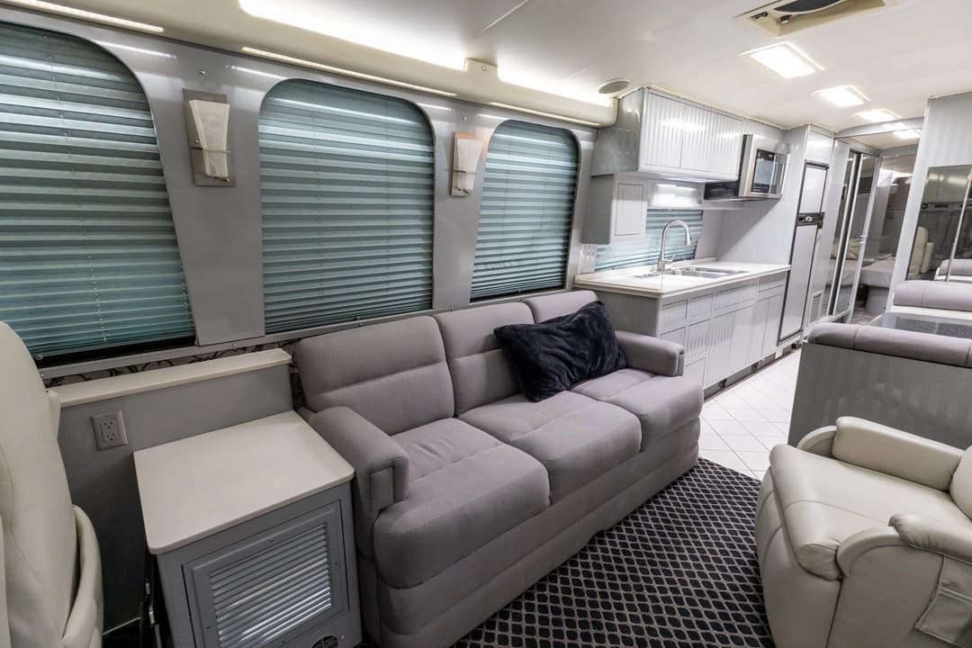 1988 Prevost Liberty 40XL Motorcoach - Image 17