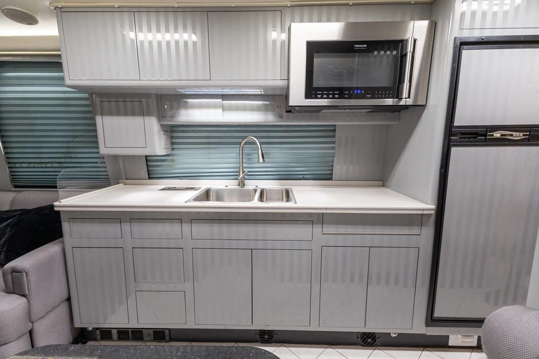 1988 Prevost Liberty 40XL Motorcoach - Image 19