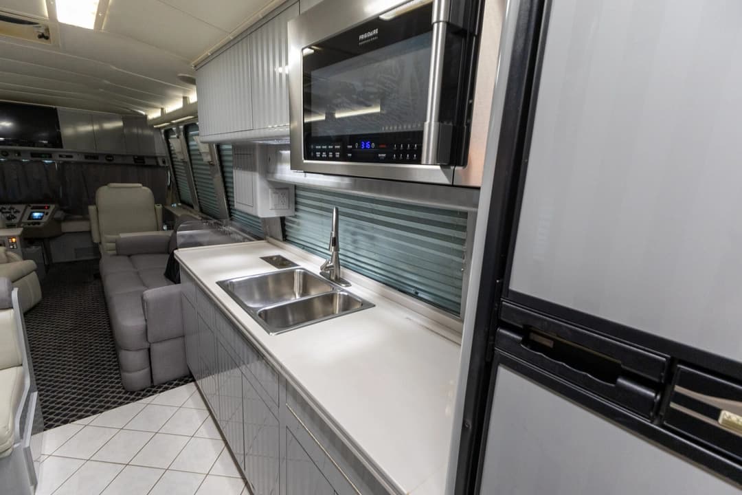 1988 Prevost Liberty 40XL Motorcoach - Image 20