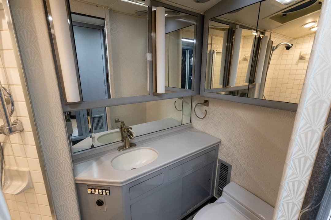 1988 Prevost Liberty 40XL Motorcoach - Image 22