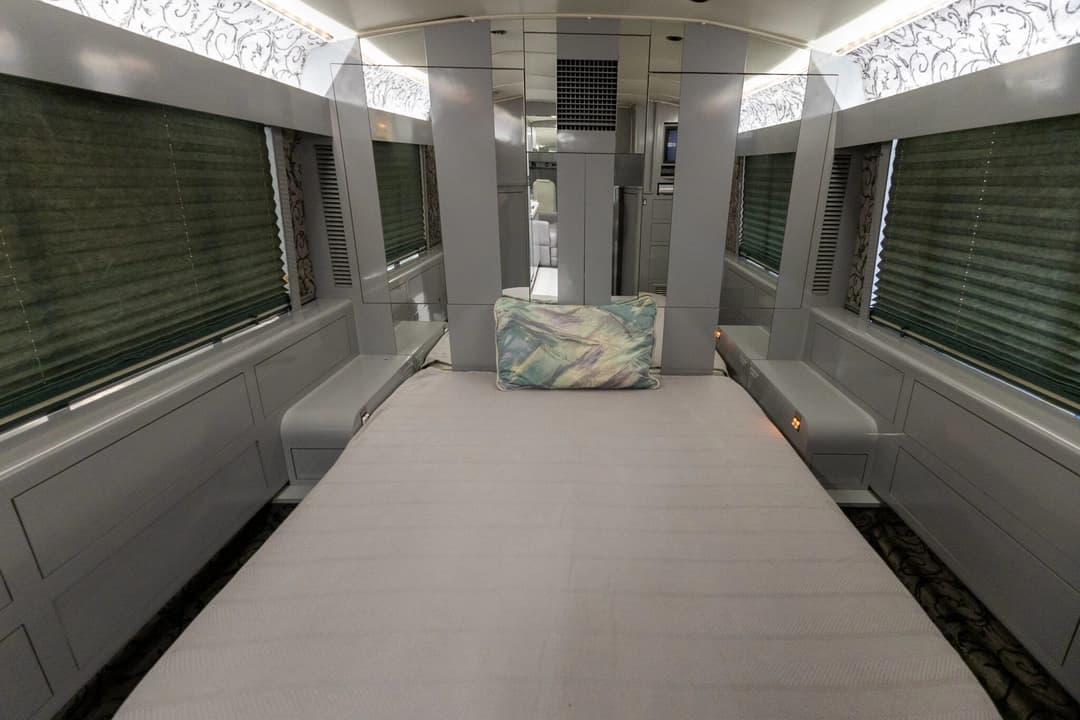1988 Prevost Liberty 40XL Motorcoach - Image 25