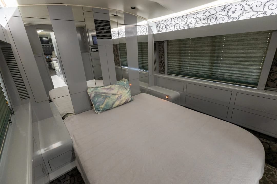 1988 Prevost Liberty 40XL Motorcoach - Image 26