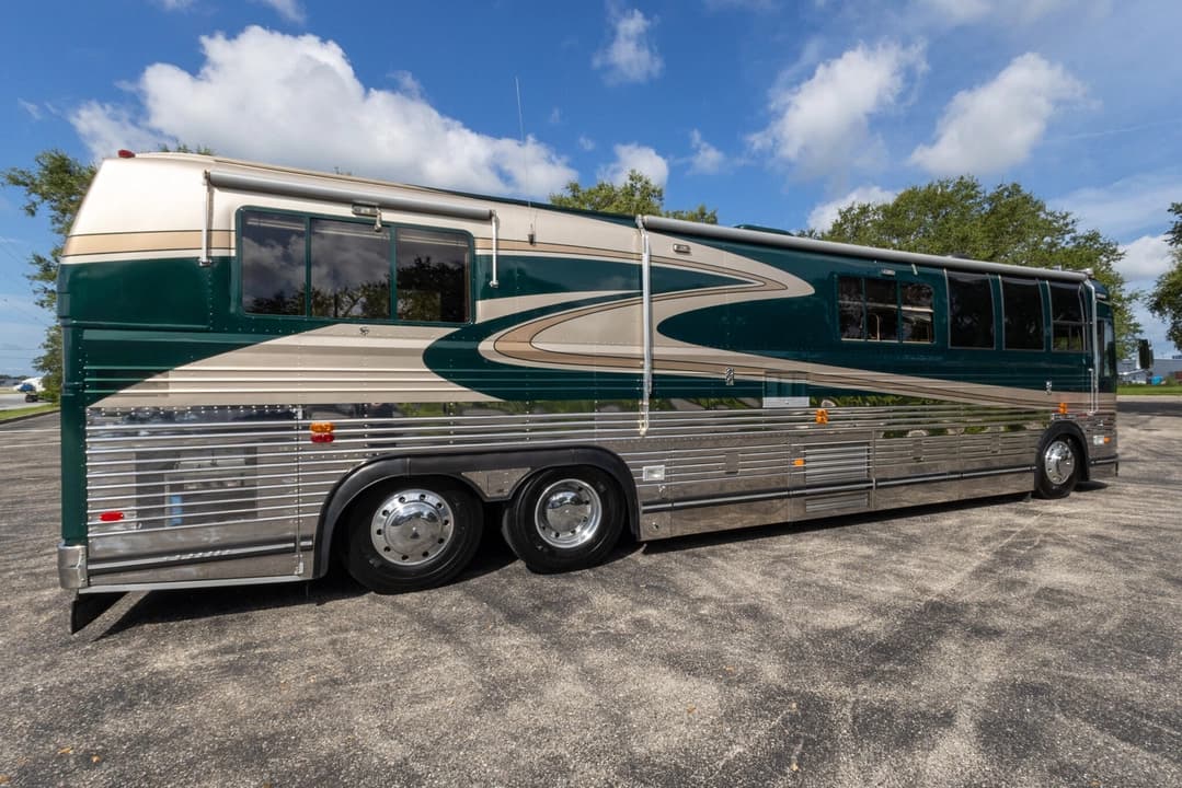 1988 Prevost Liberty 40XL Motorcoach - Image 4