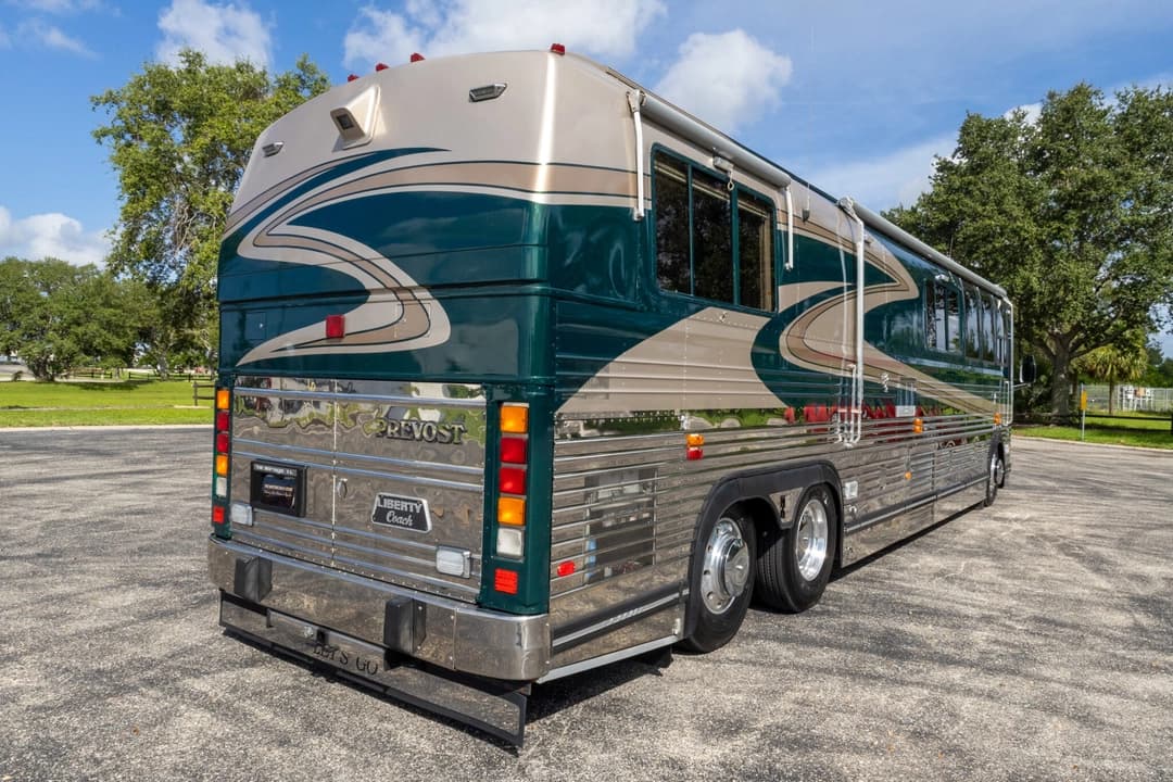 1988 Prevost Liberty 40XL Motorcoach - Image 5