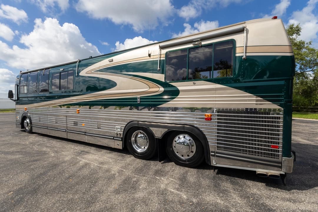 1988 Prevost Liberty 40XL Motorcoach - Image 8