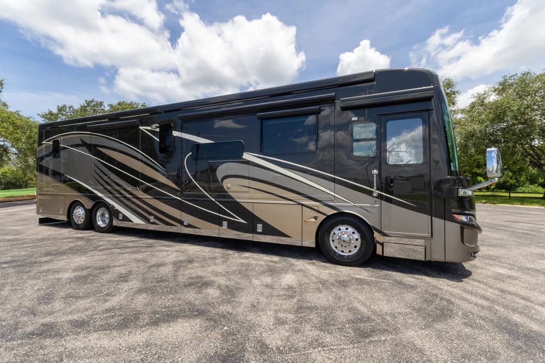 2020 Newmar Mountain Aire Motorhome - Image 2
