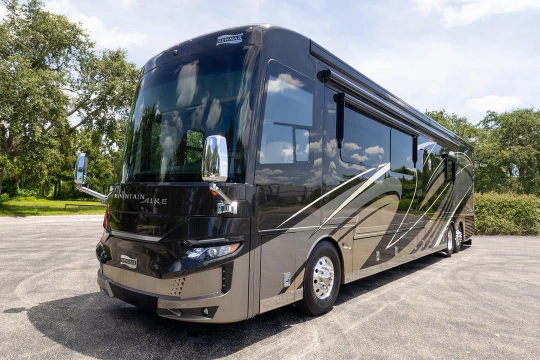 2020 Newmar Mountain Aire Motorhome - Image 11