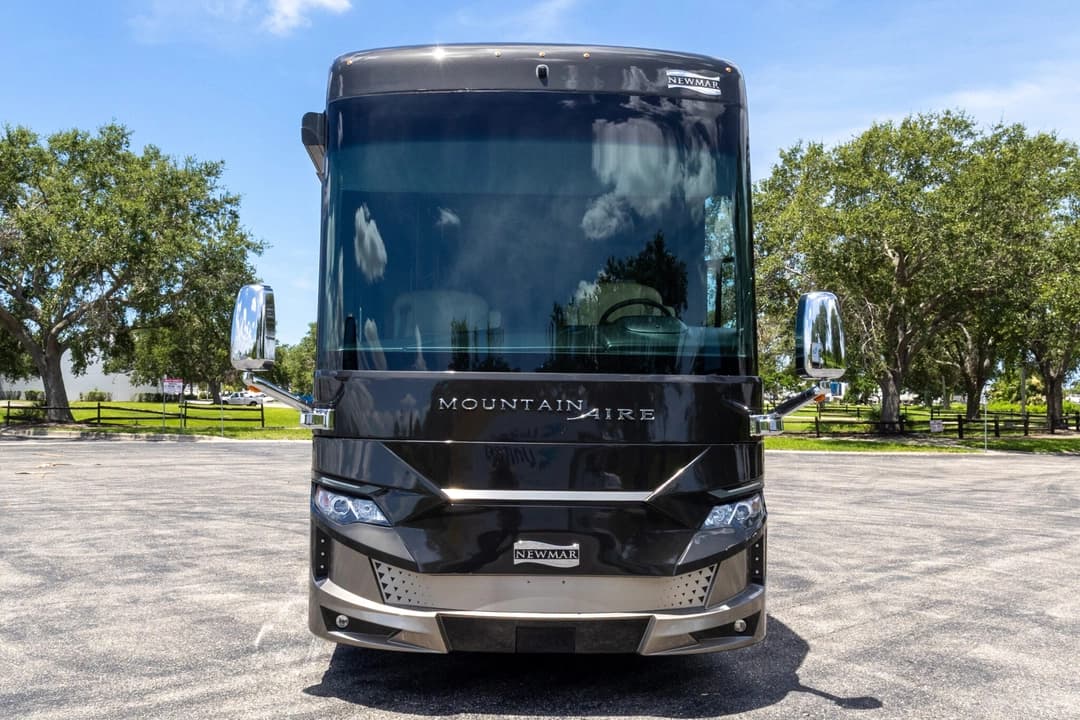 2020 Newmar Mountain Aire Motorhome - Image 12