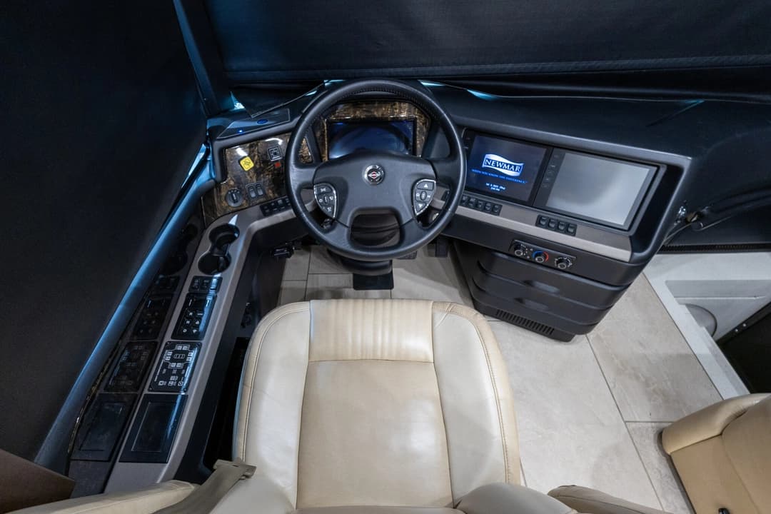 2020 Newmar Mountain Aire Motorhome - Image 13