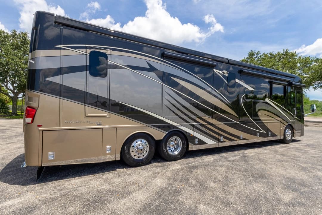 2020 Newmar Mountain Aire Motorhome - Image 4