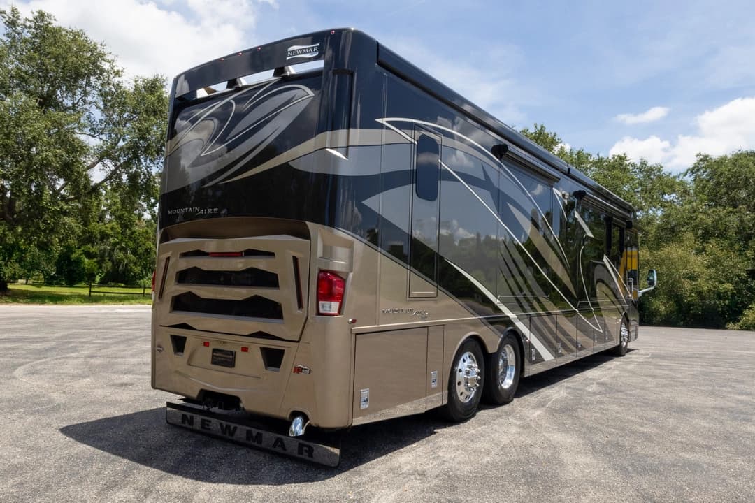 2020 Newmar Mountain Aire Motorhome - Image 5