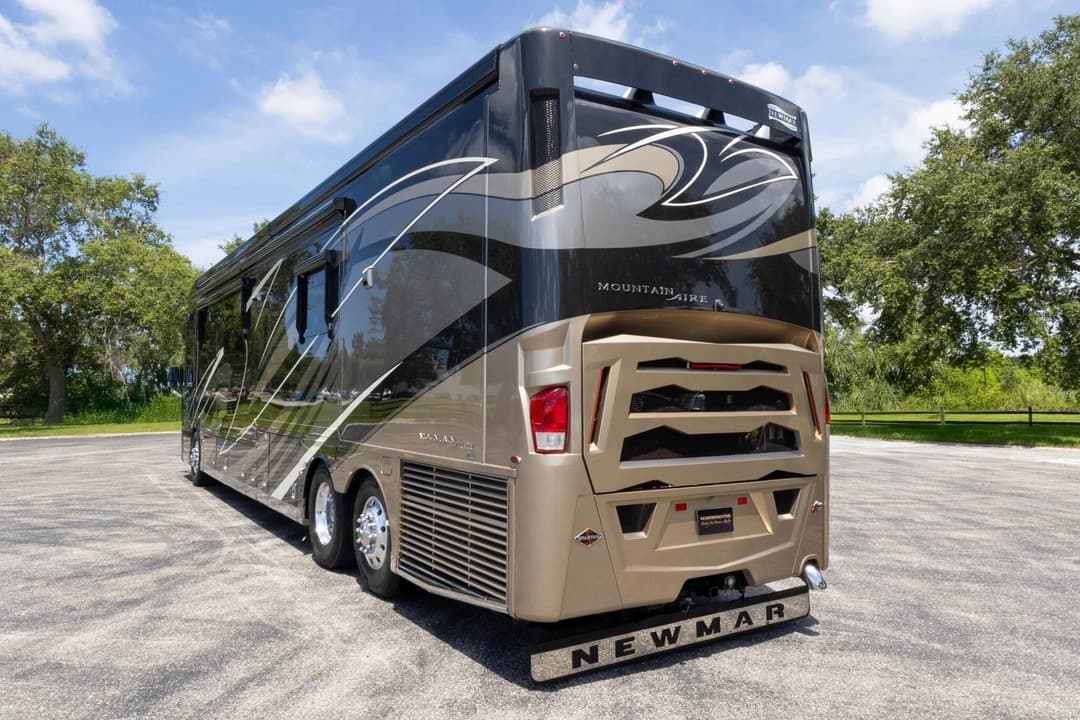 2020 Newmar Mountain Aire Motorhome - Image 7