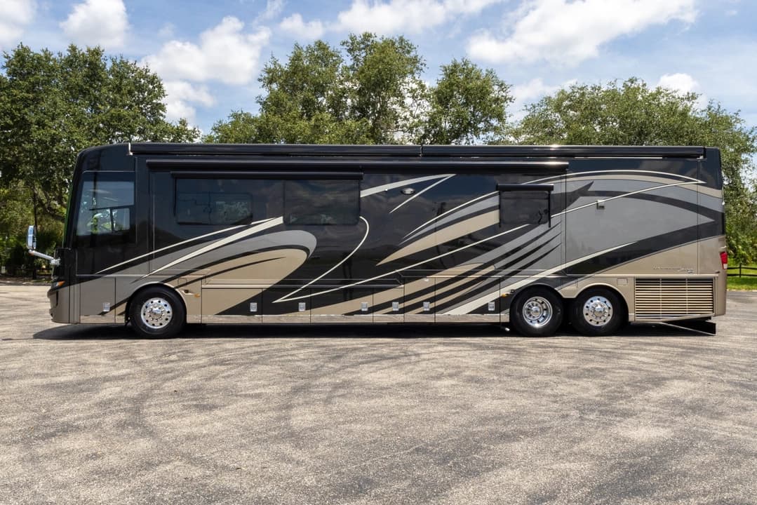2020 Newmar Mountain Aire Motorhome - Image 9