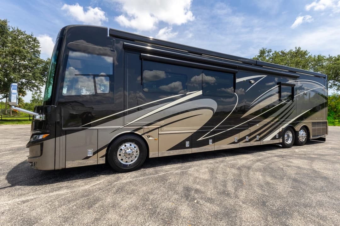 2020 Newmar Mountain Aire Motorhome - Image 10