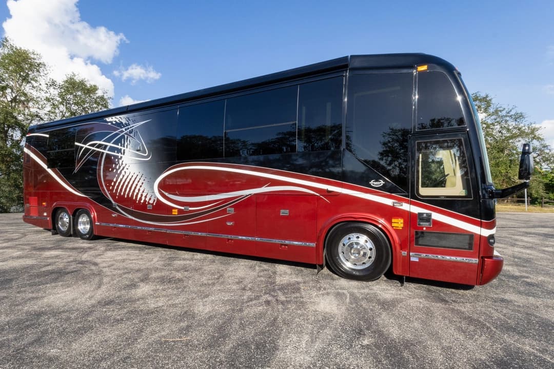 2009 Marathon Show Coach Motorhome - Image 2