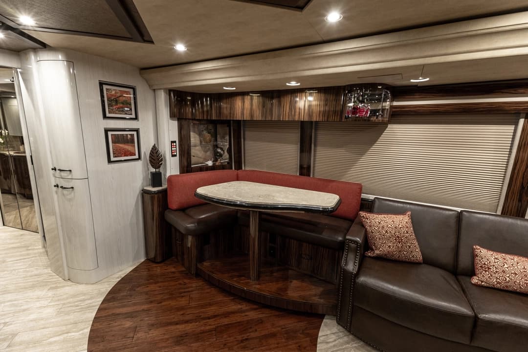 2009 Marathon Show Coach Motorhome - Image 16
