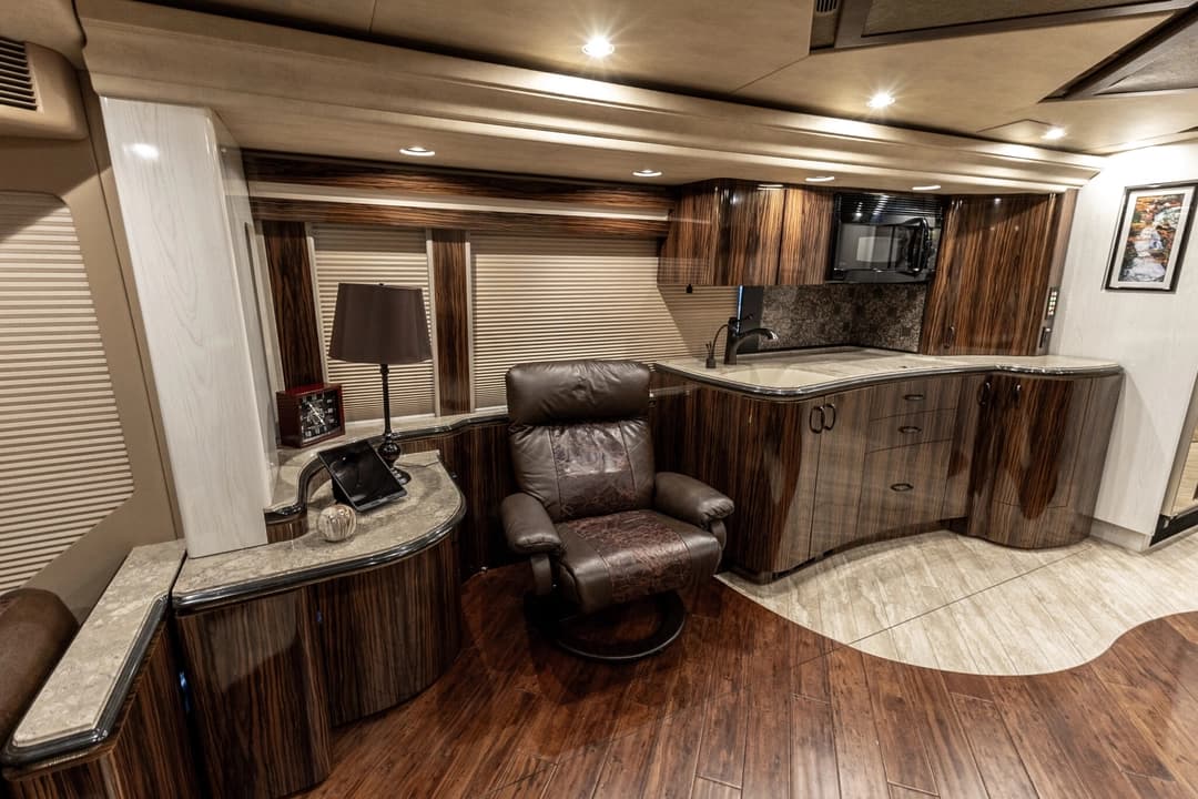 2009 Marathon Show Coach Motorhome - Image 17