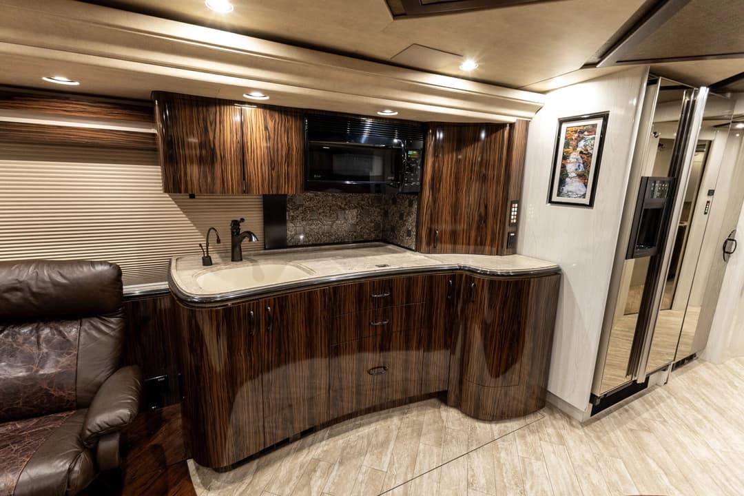 2009 Marathon Show Coach Motorhome - Image 18