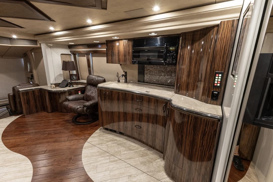 2009 Marathon Show Coach Motorhome - Image 20