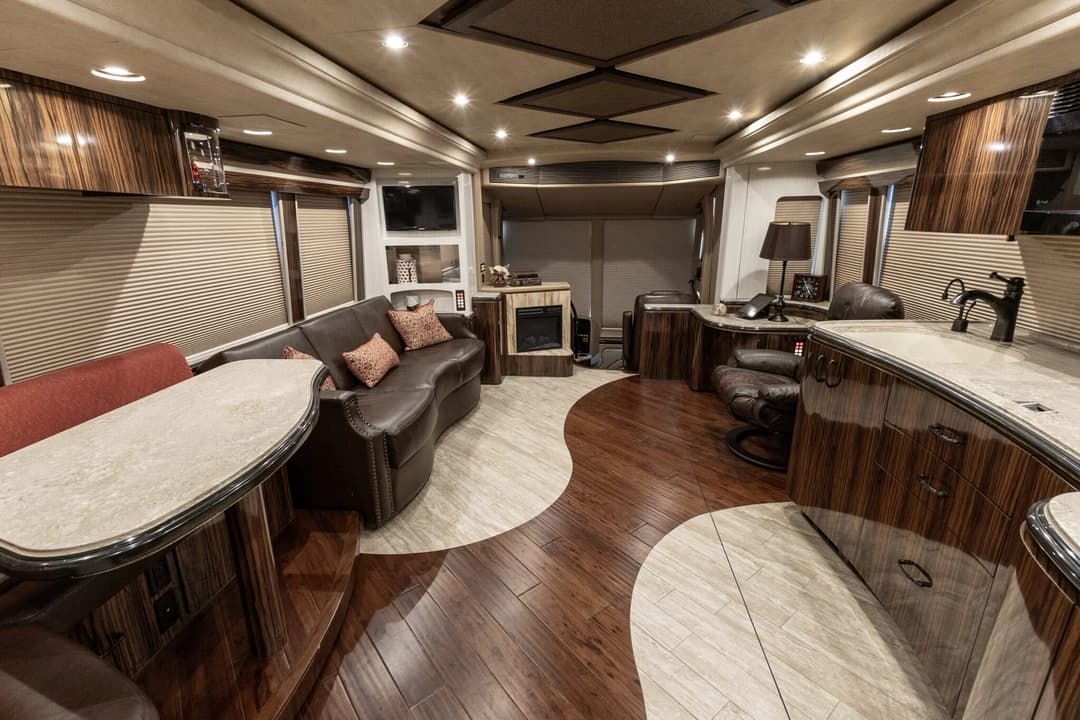 2009 Marathon Show Coach Motorhome - Image 21