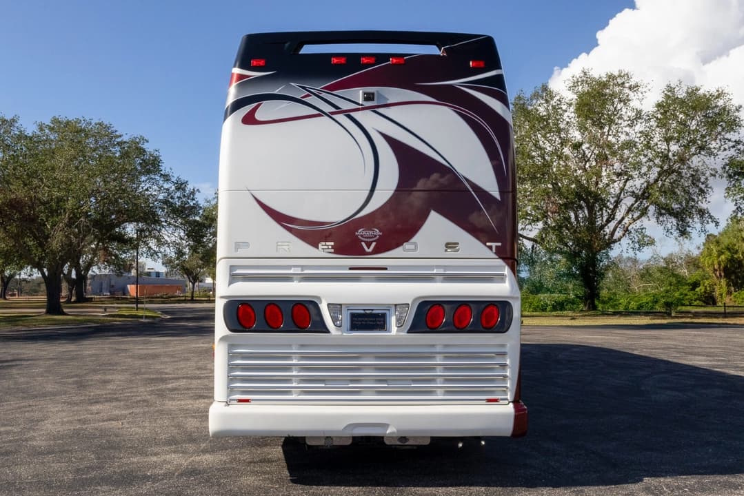 2009 Marathon Show Coach Motorhome - Image 6