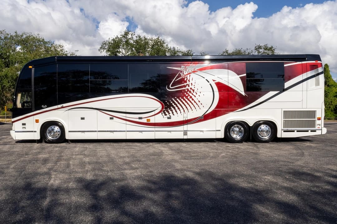 2009 Marathon Show Coach Motorhome - Image 9