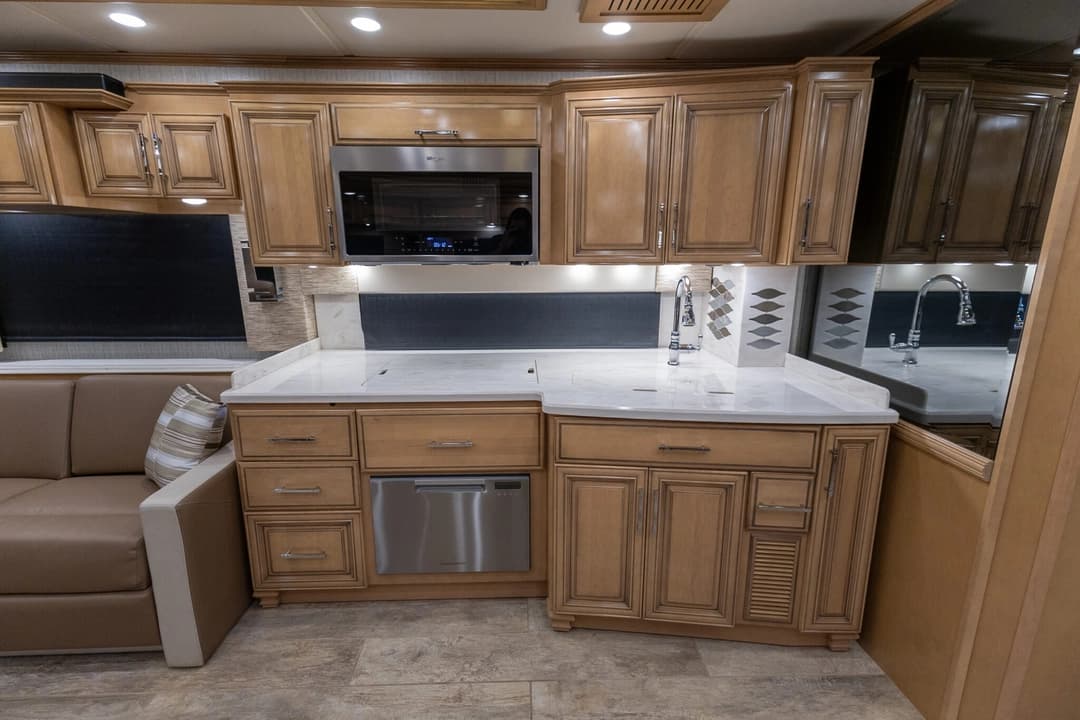2019 Newmar Mountain Aire Diesel Pusher 4551 Motorhome - Image 19