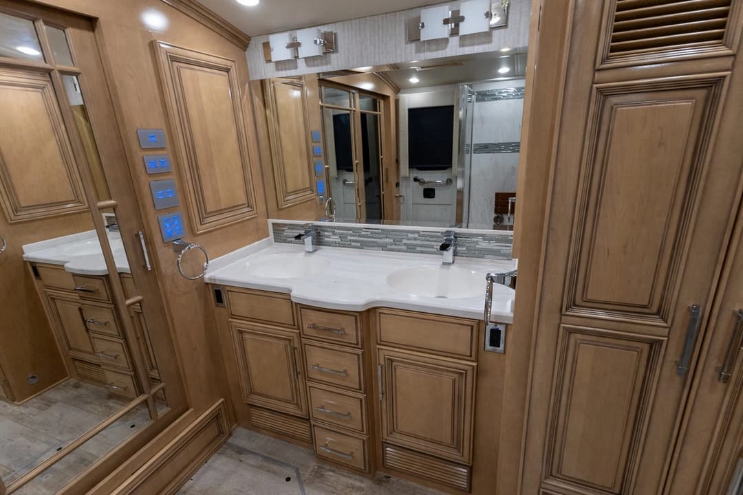 2019 Newmar Mountain Aire Diesel Pusher 4551 Motorhome - Image 28