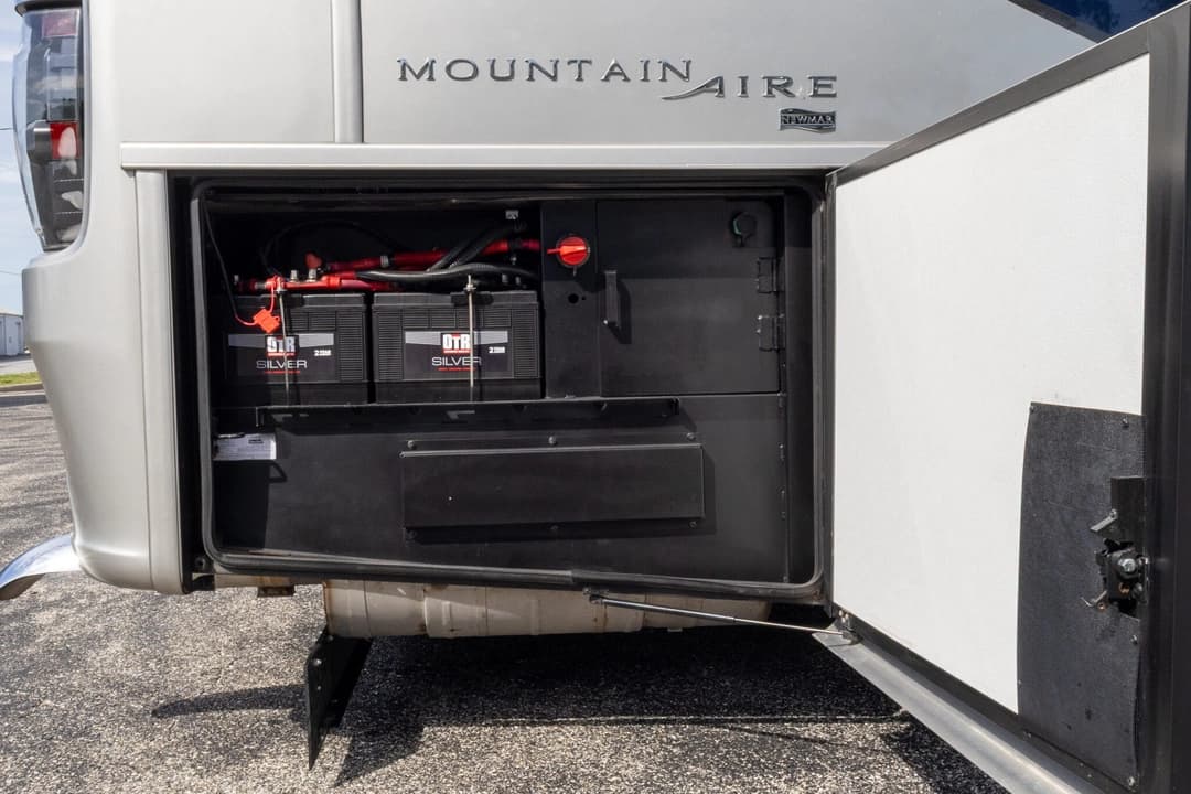 2019 Newmar Mountain Aire Diesel Pusher 4551 Motorhome - Image 34