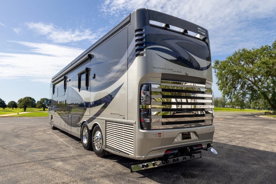 2019 Newmar Mountain Aire Diesel Pusher 4551 Motorhome - Image 7
