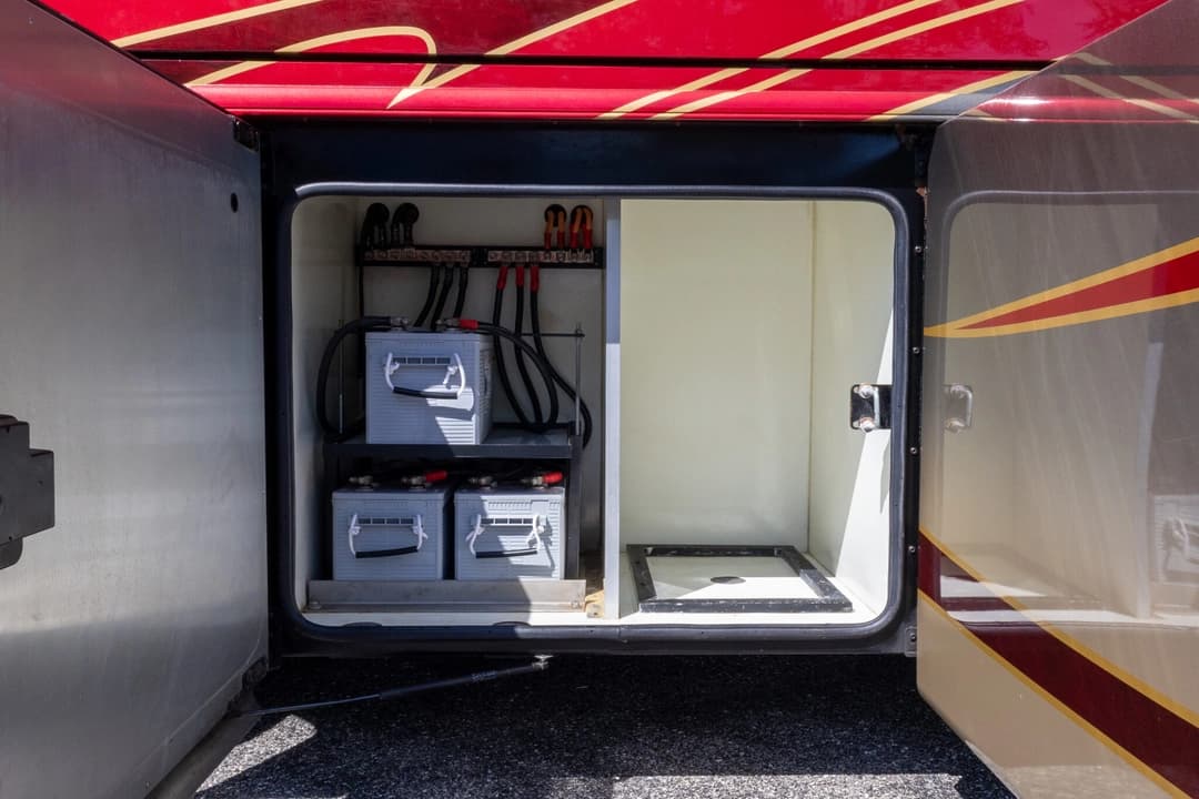 2022 Foretravel Realm FS450 Luxury Suite 3 - Image 39