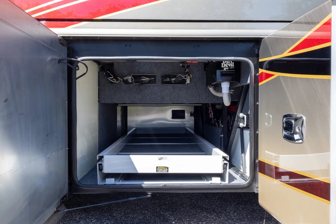 2022 Foretravel Realm FS450 Luxury Suite 3 - Image 40