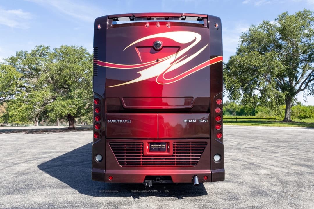2022 Foretravel Realm FS450 Luxury Suite 3 - Image 6