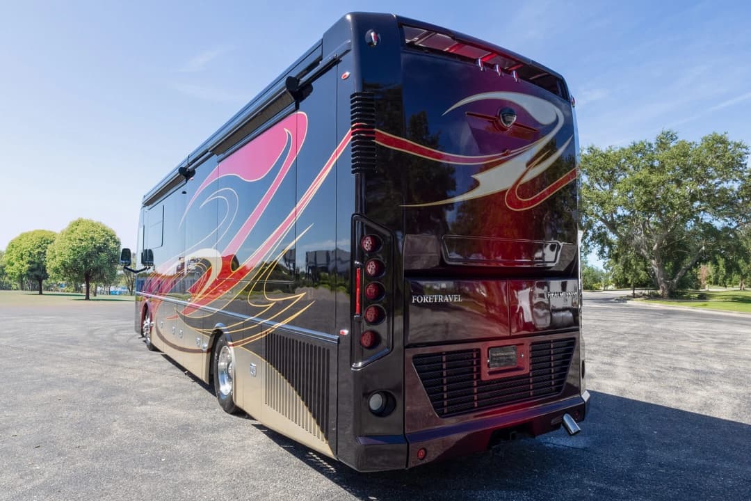 2022 Foretravel Realm FS450 Luxury Suite 3 - Image 7