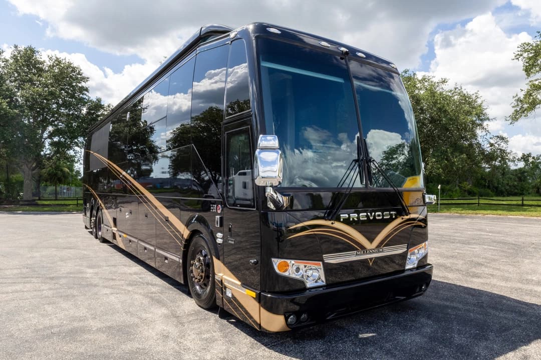 2021 Prevost Millennium H3-45 - Image 1