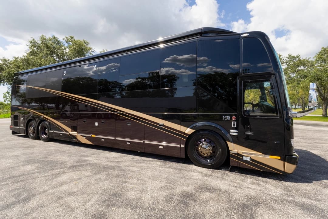 2021 Prevost Millennium H3-45 - Image 2