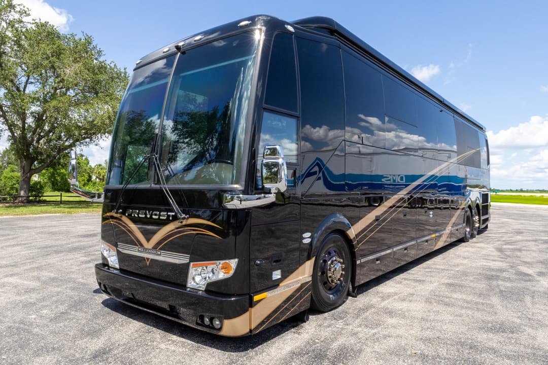 2021 Prevost Millennium H3-45 - Image 11