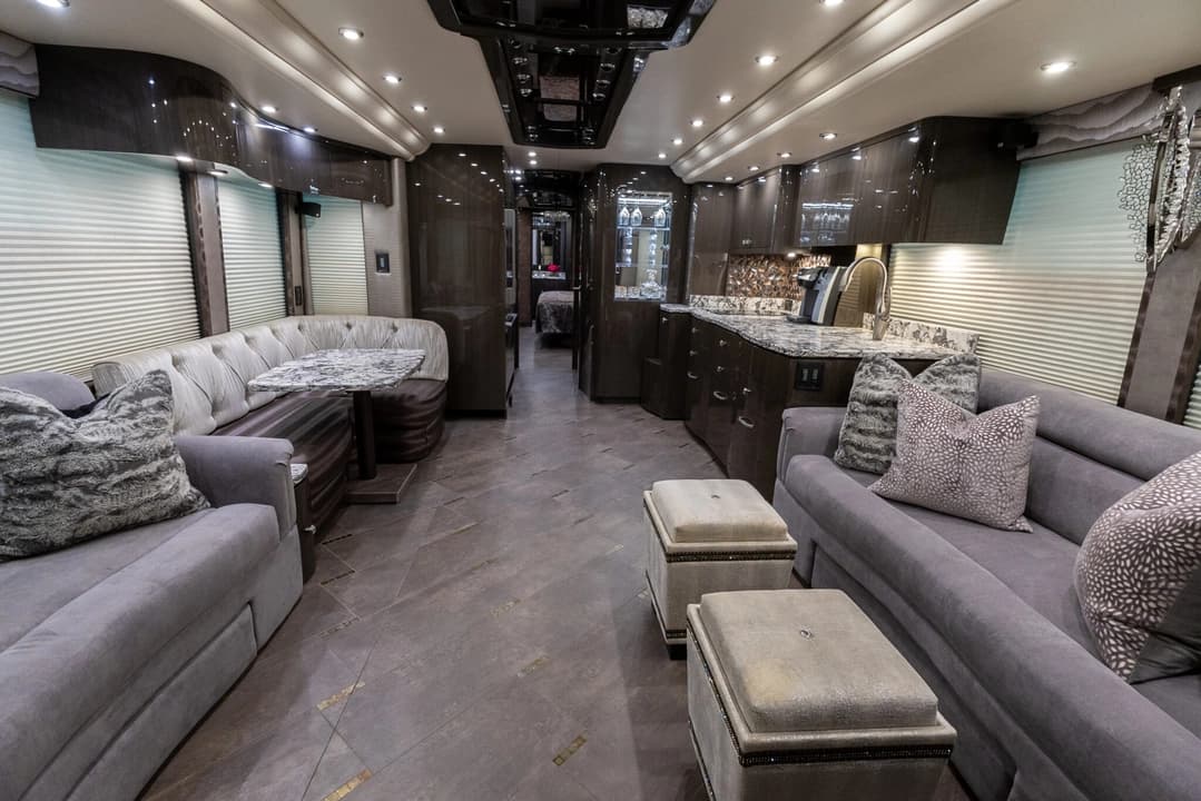 2021 Prevost Millennium H3-45 - Image 14