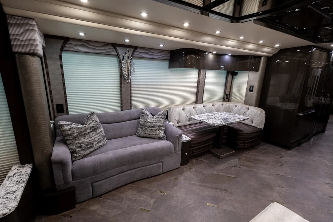 2021 Prevost Millennium H3-45 - Image 15
