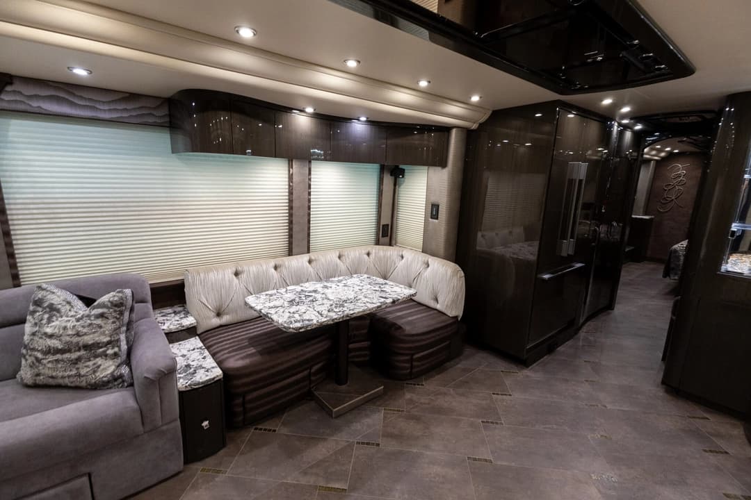 2021 Prevost Millennium H3-45 - Image 16