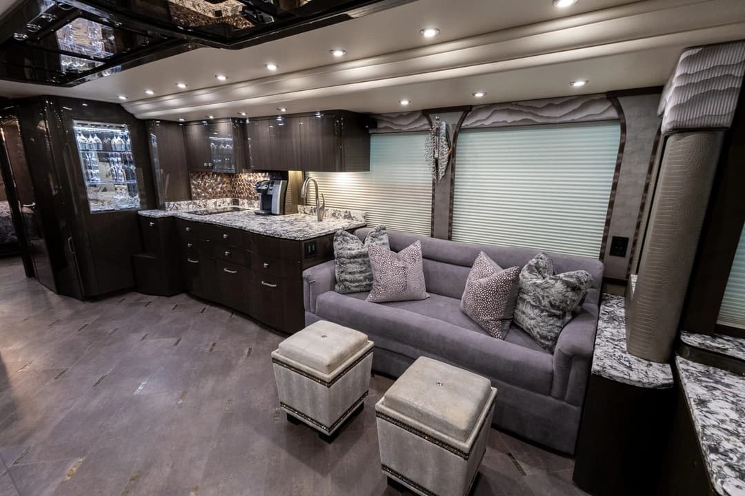 2021 Prevost Millennium H3-45 - Image 17