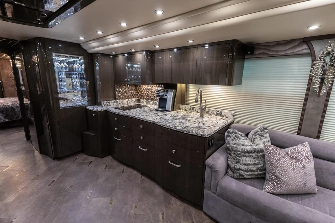 2021 Prevost Millennium H3-45 - Image 18