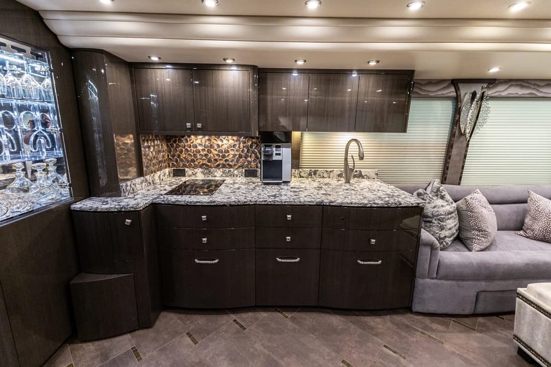 2021 Prevost Millennium H3-45 - Image 19
